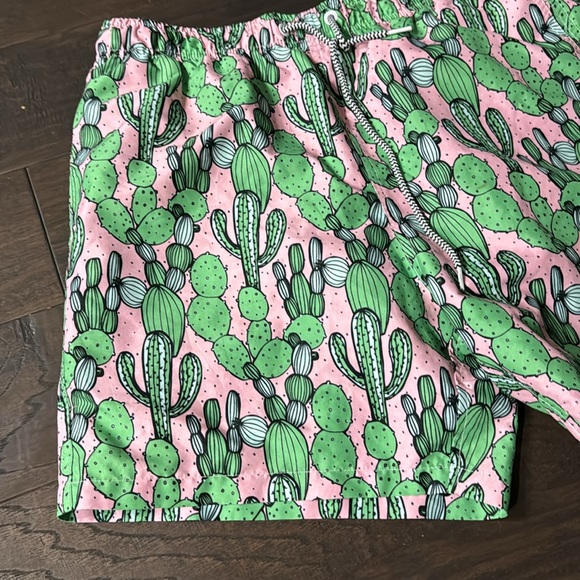 BOARDIES Men's Shorts Cactus Pink Green Size Medium Great Condition! - Picture 2 of 6